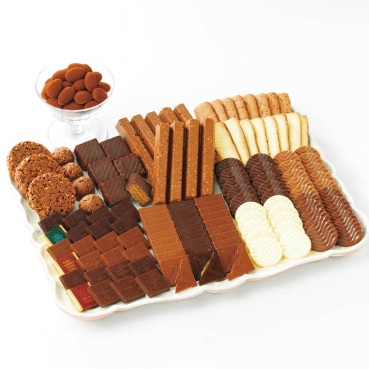 ROYCE' Chocolate - ROYCE' Chocolate "Brown" - ROYCE' Collection "Brown" - Image shows a cup and a plate filled with chocolates.