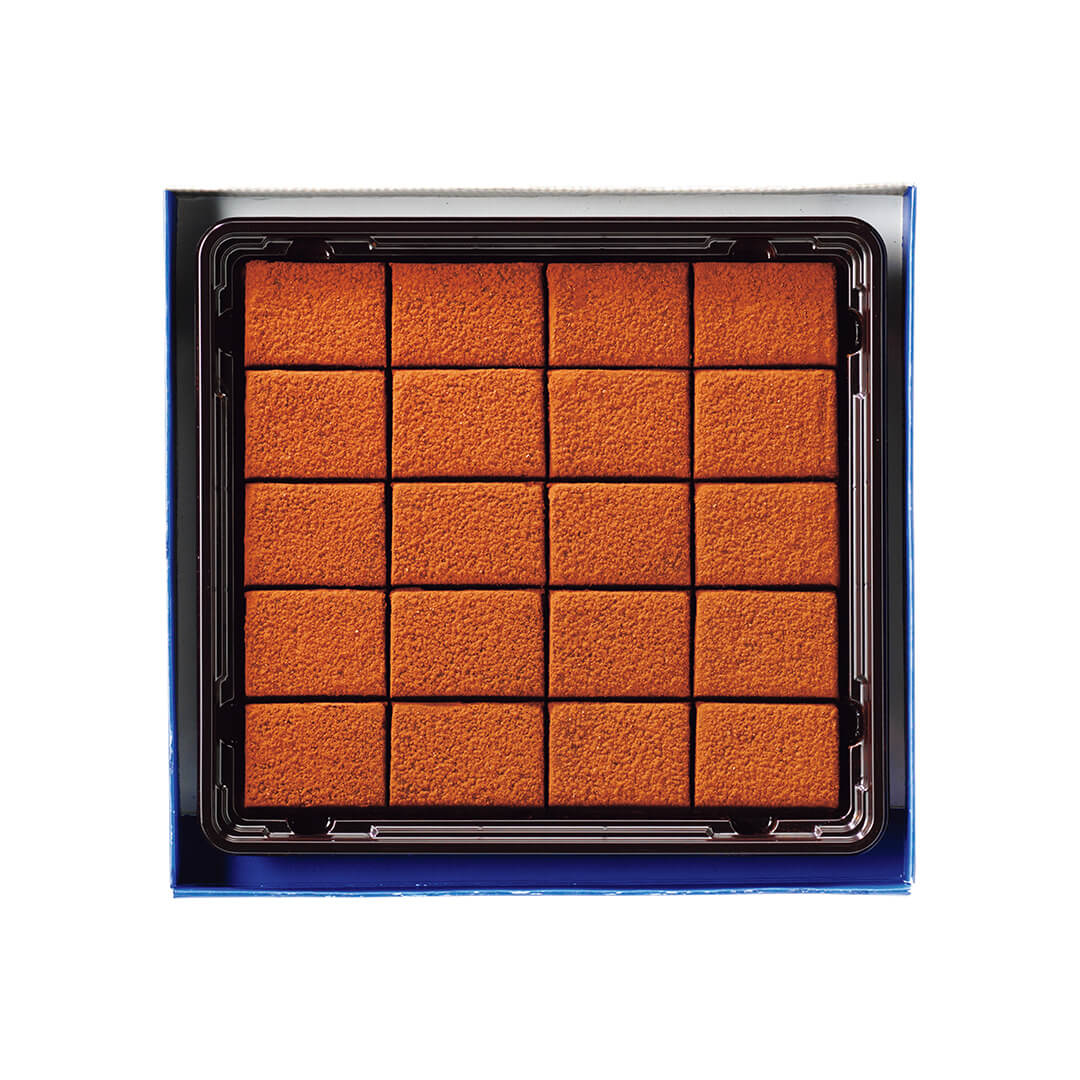 ROYCE' Chocolate - Nama Chocolate "ROYCE' Farm to Bar" - Image shows chocolates.