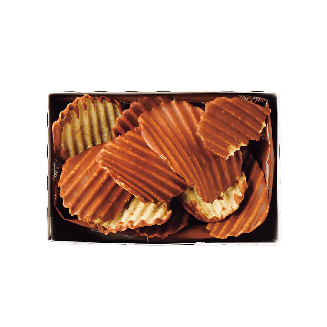 ROYCE' Chocolate - Potatochip Chocolate "ROYCE' Farm to Bar" - Image shows chocolate-coated potato chips.