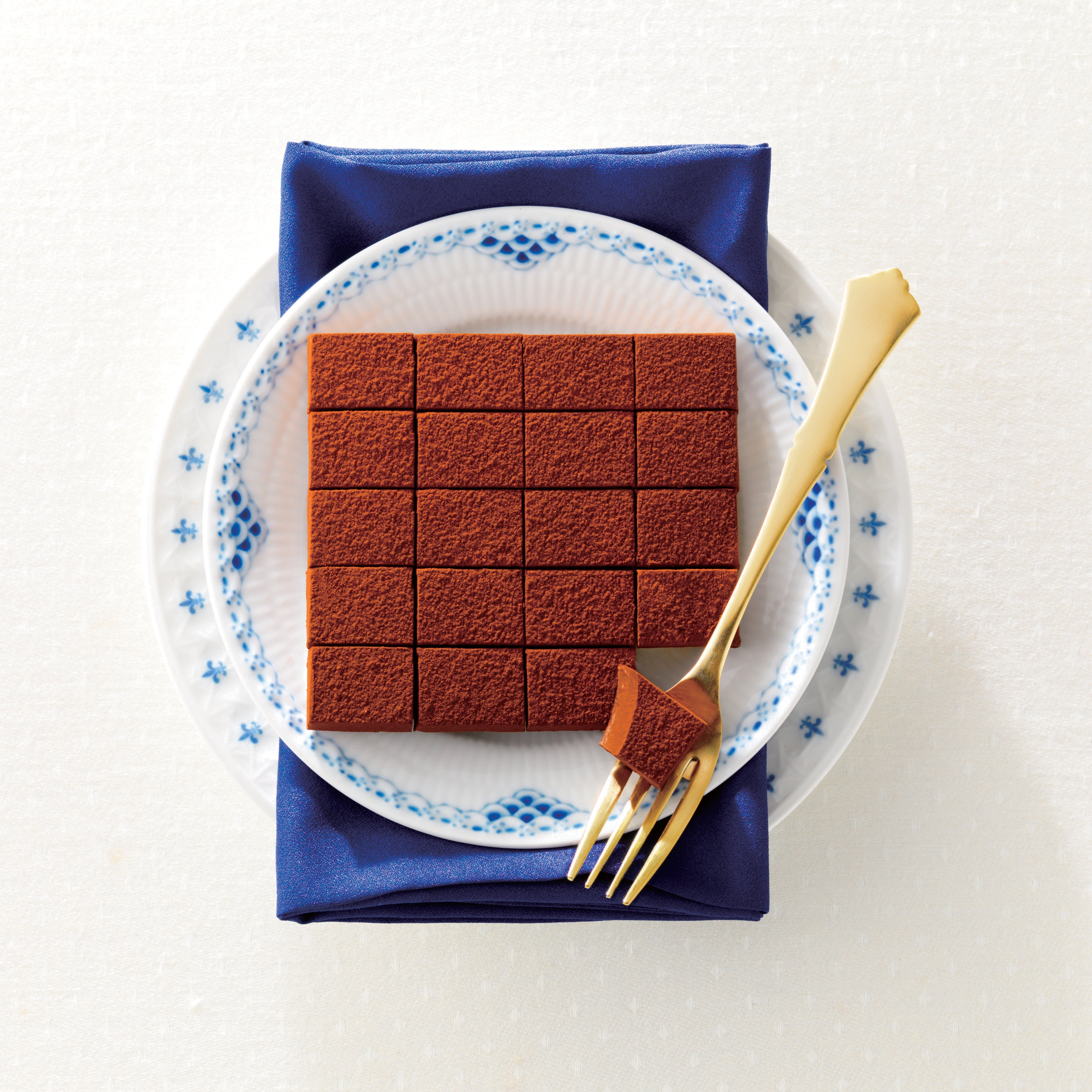 Image shows ROYCE' Nama Chocolate blocks on plates.