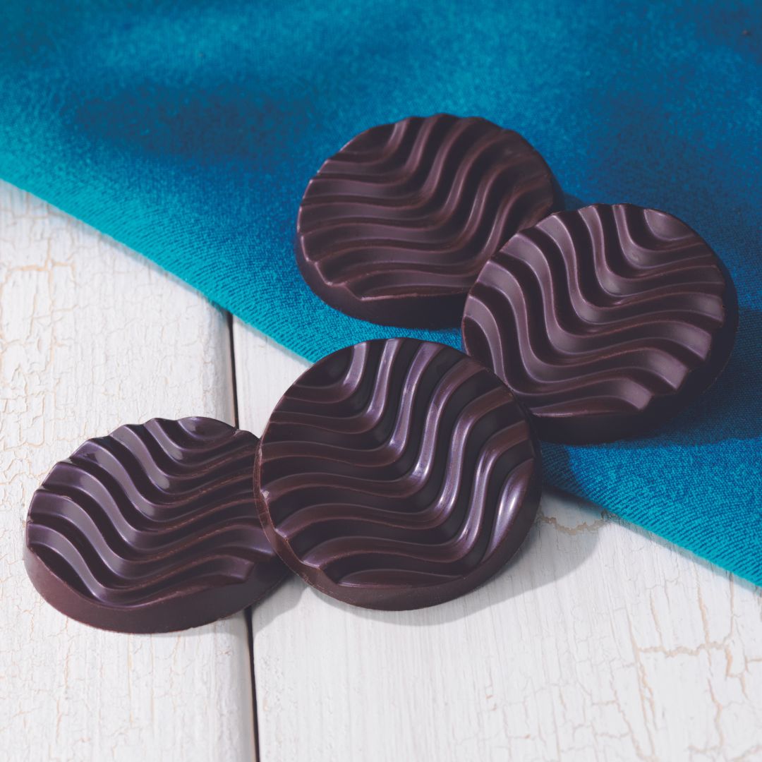 Image shows dark ROYCE' Pure Chocolate discs.