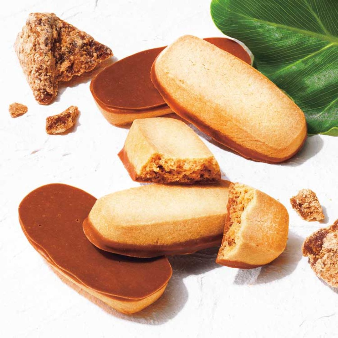 ROYCE' Ishigakijima Chinsuko "Kokutoh Chocolate" - Image shows cookies coated with chocolate on one side.