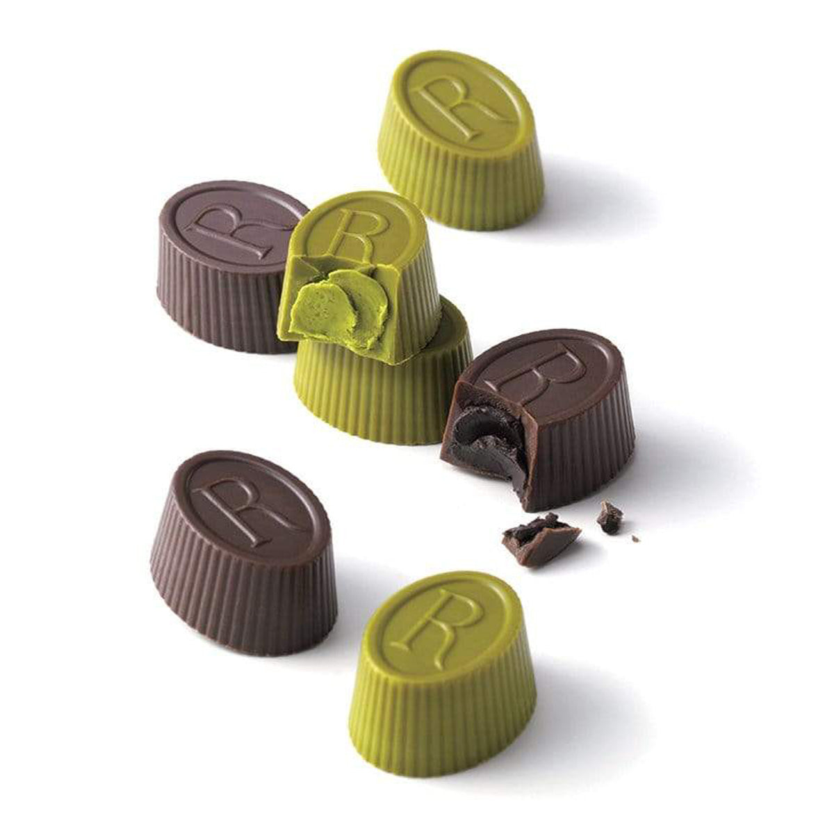 ROYCE' Chocolate - Tea Chocolat "Hojicha & Matcha" - Image shows brown and green chocolate cups engraved with the letter R.